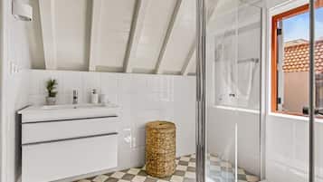 2 bedrooms, Internet