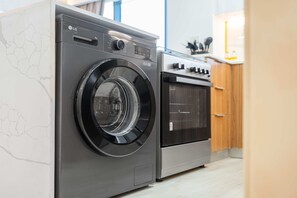 House - Free Housekeeping Visits During Your Stay - Stayshort - Relaxing 1 Bedroom in JVC That Sleeps 2 (Dubai)
