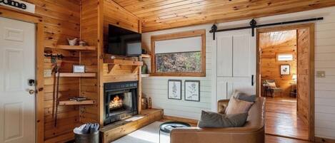 Smart TV, fireplace