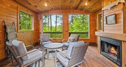 Blue Ridge Cabin with Hot Tub. Pet Friendly. Amazing Views, and 2 Fireplaces!
