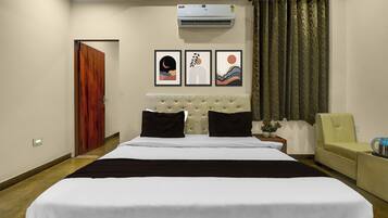 Blackout curtains, soundproofing, iron/ironing board, free WiFi