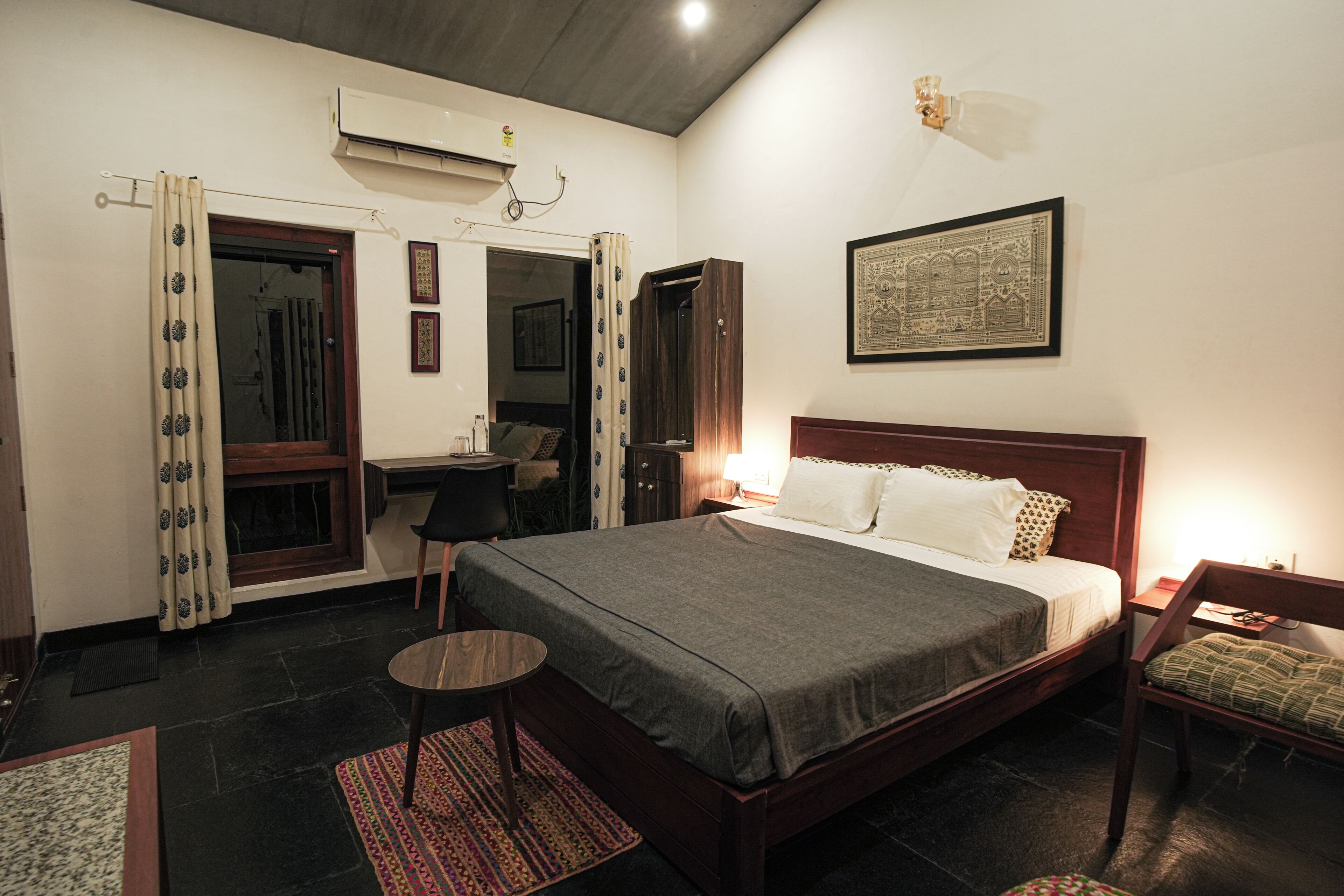 Deluxe Double Room, Mountain View, Mountainside | Desk, laptop workspace, blackout curtains, soundproofing