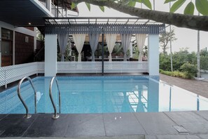 Outdoor pool - Aambalvilla (Muttil South)