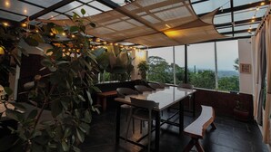Tempat makan outdoor
