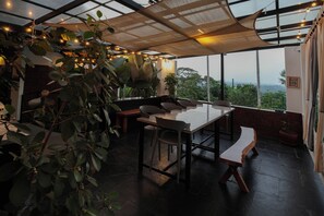 Outdoor dining - Aambalvilla (Muttil South)