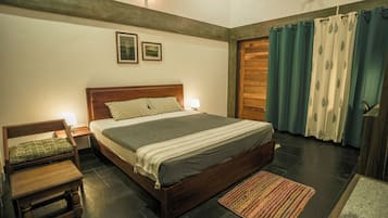 Deluxe Double Room | Desk, laptop workspace, blackout curtains, soundproofing