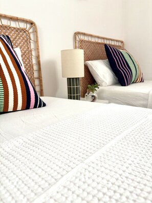 3 bedrooms, free WiFi, bed sheets - Private Cove Salions (Tossa de Mar)