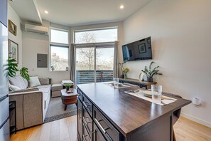 Apartment (2 Bedrooms) | Interior - Rooftop Retreat w/ City Views: Modern Seattle Home (Seattle)