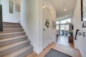 Apartment (2 Bedrooms) | Interior - Rooftop Retreat w/ City Views: Modern Seattle Home (Seattle)