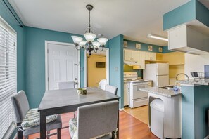 Interior - 2 Mi to Hospitals! Houston Condo w/ Pool Access (Houston)