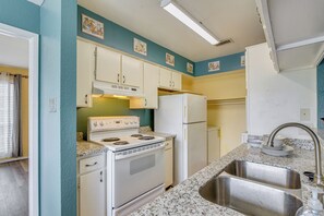 Interior - 2 Mi to Hospitals! Houston Condo w/ Pool Access (Houston)