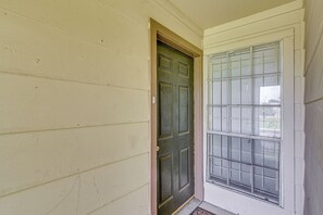 Interior - 2 Mi to Hospitals! Houston Condo w/ Pool Access (Houston)