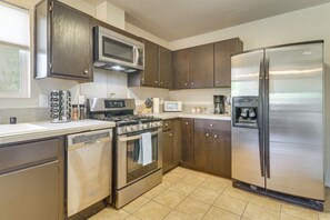 House (3 Bedrooms) | Interior - 2 Mi to Old Town Abq! Cozy Desert Retreat (Albuquerque)