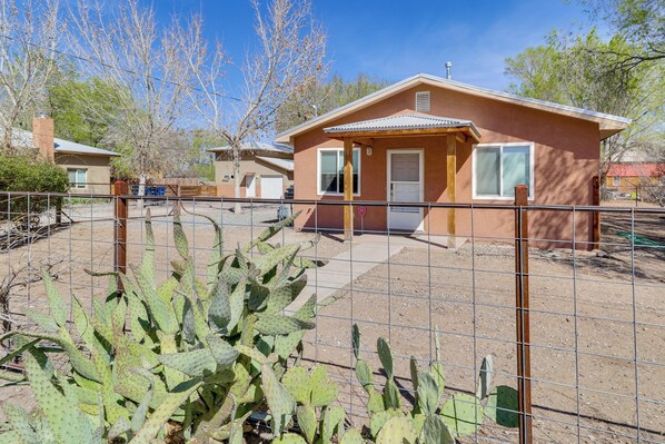 A single-story building with a fenced yard, a garage, and a small porch. - 2 Mi to Old Town Abq! Cozy Desert Retreat (Albuquerque)