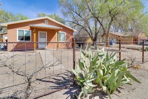 House (3 Bedrooms) | Interior - 2 Mi to Old Town Abq! Cozy Desert Retreat (Albuquerque)