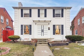 Vista frontal de la propiedad