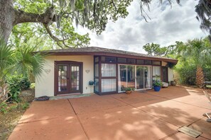 House (2 Bedrooms) | Interior - Walk to Beach! Romantic 'deja View' Apt in Biloxi (Biloxi)