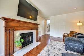 Apartment (3 Bedrooms) | Interior - Lake Living & Game Room! Group Escape 3 Mi to HPU (High Point)