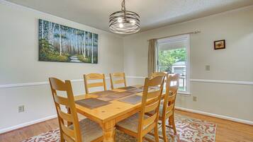 House (3 Bedrooms) | Interior