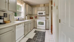 A kitchen with white cabinets, a microwave, an oven, and a dishwasher. - Quiet Family Home w/ Yard! 9 Mi to Dtwn Greenville (Greenville)
