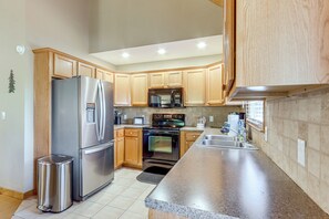 House (4 Bedrooms) | Interior - Hot Tub & Game Room! Group Retreat in Ellijay (Ellijay)