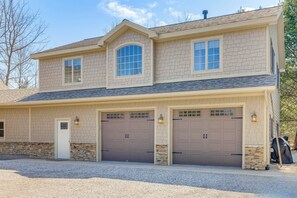 Interior - On 4 Acres! Retreat w/ Lake Access in Maple City (Maple City)