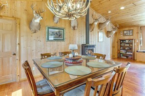 Interior - On 4 Acres! Retreat w/ Lake Access in Maple City (Maple City)
