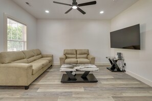 Interior - 4 Mi to Nolichucky River Adventures! Mtn-view Home (Erwin)