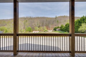 Interior - 4 Mi to Nolichucky River Adventures! Mtn-view Home (Erwin)