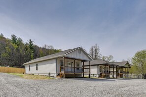 Interior - 4 Mi to Nolichucky River Adventures! Mtn-view Home (Erwin)