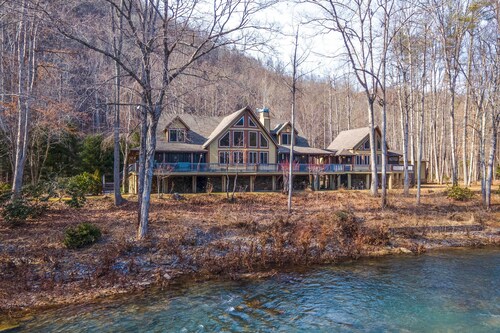 'serenity on the River' Luxe Lewisburg Cabin!