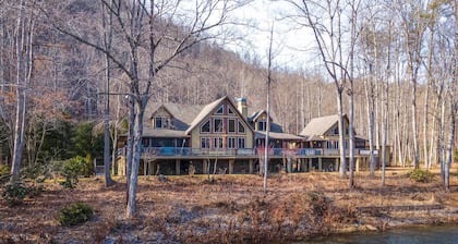 'serenity on the River' Luxe Lewisburg Cabin!