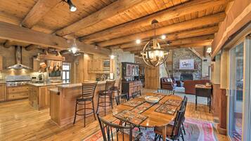 House (5 Bedrooms) | Interior