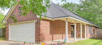 Explore Alvin! Charming Home Near College & Dtwn