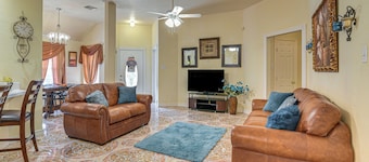 Explore Alvin! Charming Home Near College & Dtwn