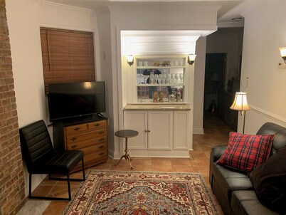 3-bedroom townhouse w/AC in Downtown Pittsburgh - walk to NFL Draft!
