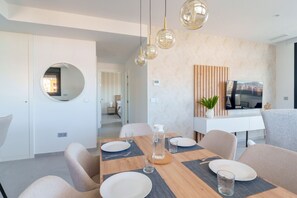 Dining - EAGLE TOWER sea view apartment (Benidorm)