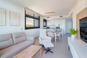 TV - EAGLE TOWER sea view apartment (Benidorm)