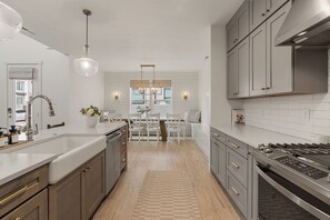 Fridge, microwave, oven, stovetop - Sol Retreat: Steps from Desert Color Lagoon! (St. George)