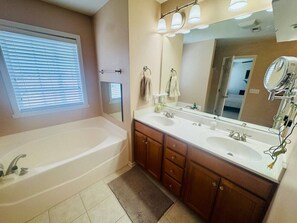 Hair dryer, towels - 3 Bedroom Town House Perfect for Furniture Market or High Point University (High Point)