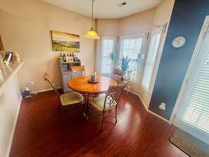 Dining - 3 Bedroom Town House Perfect for Furniture Market or High Point University (High Point)