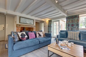 Living area - Drift Cottage, Salthouse, Norfolk (Salthouse)