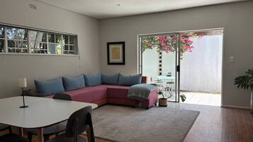 Nhà, 1 phòng ngủ, ban công | Phòng khách