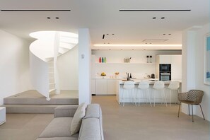 Interior - Wonderful  villa for 8 people with A/C, WIFI, private pool, TV, balcony and panoramic view (Noto)