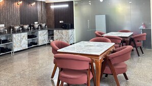 Apartment | Private kitchen | Toaster - Fortune Home Service Apartment Sector-72 (Noida)