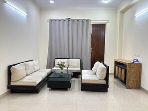 Apartment, City View | Living area | 42-inch Smart TV with digital channels - Fortune Home Service Apartment Sector-72 (Noida)