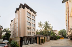 House - Modern 1bhk in Candolim Pool Gym Near Beach (Candolim)