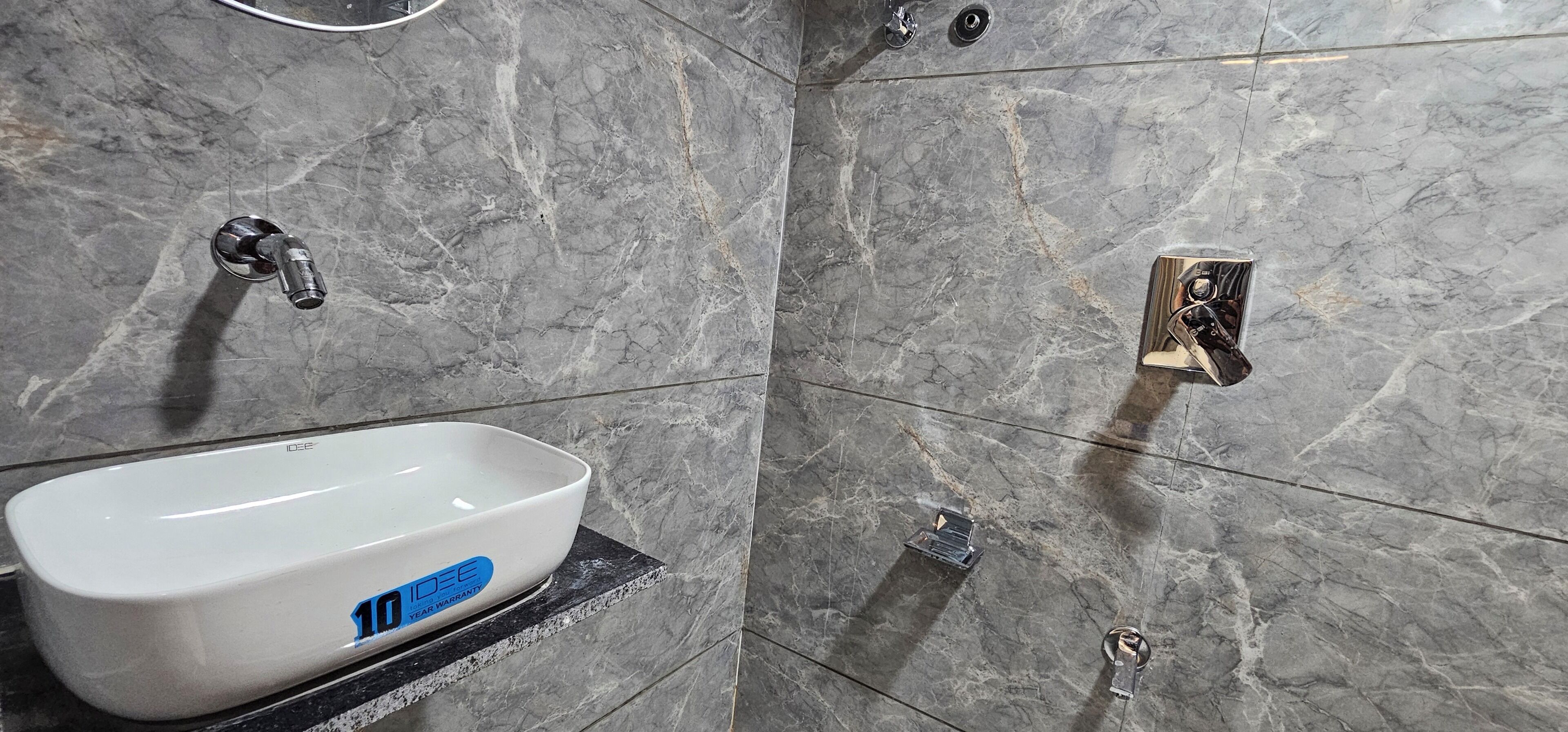 Deluxe tweepersoonskamer, uitzicht op stad | Badkamer