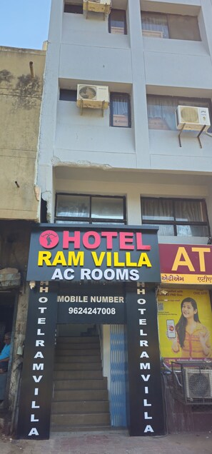 Exterior detail - Hotel Ram Villa (Ahmedabad)