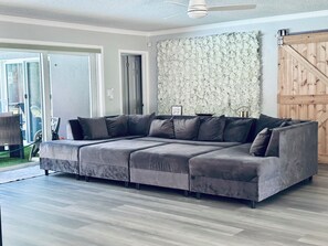 Living area - Miami Private Tropical Oasis (North Miami Beach)